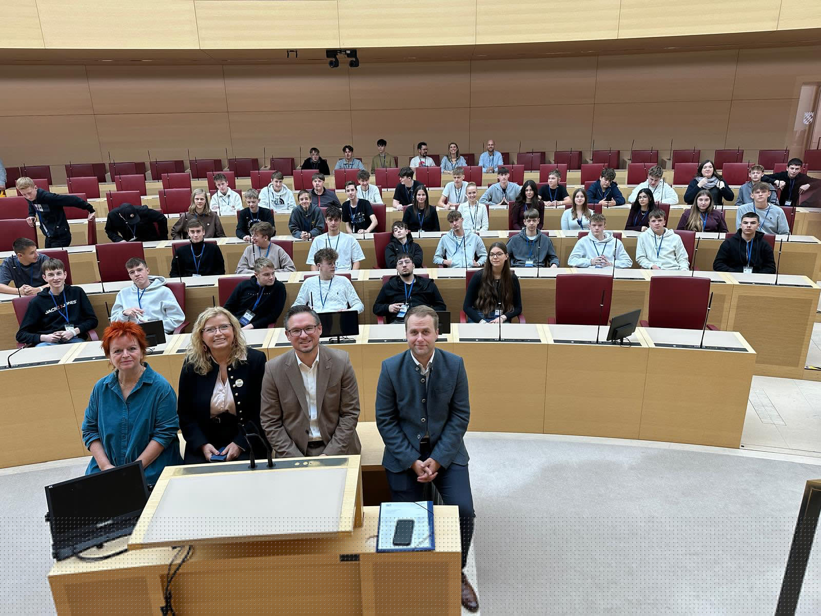 Schüler*innen der Dietrich-Bonhoeffer-Realschule zu Gast im Bayerischen Landtag
