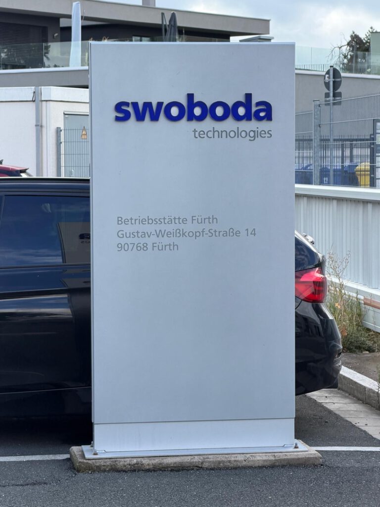 Werkzeug- und Formenbau als Schlüsselkompetenz stärken – Barbara Fuchs besucht Swoboda in Fürth